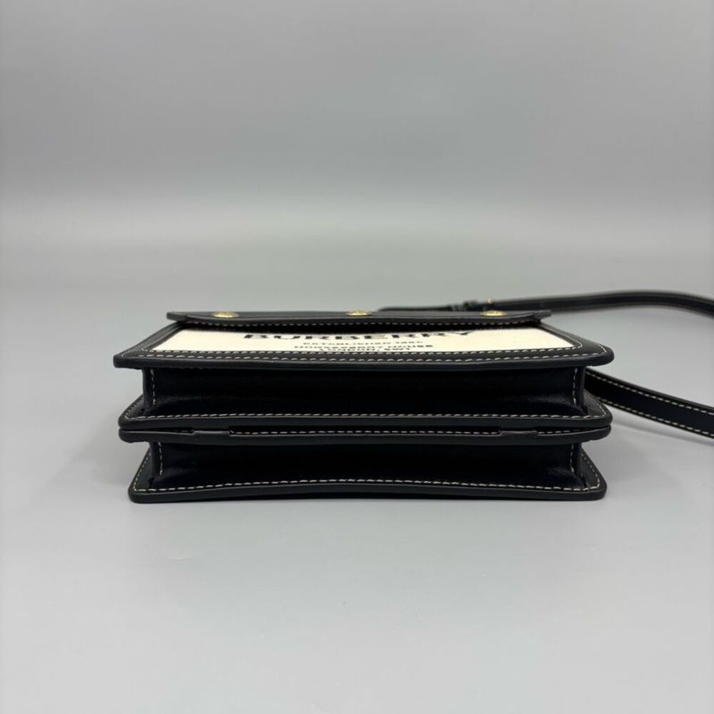 Burberry Women Pre-Loved Bag Very Good Condition - Picture 3 of 9